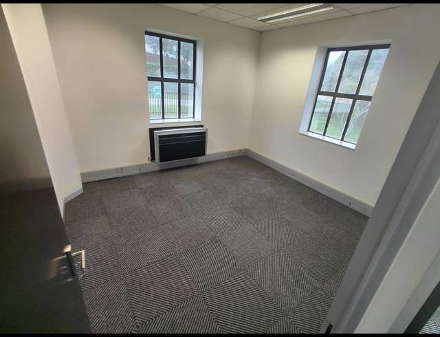 376M² OFFICE TO LET IN BRYANSTON